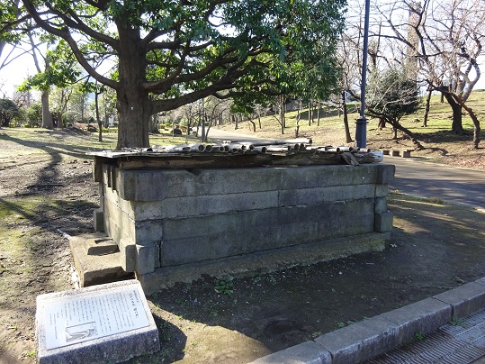 憲政会館の敷地に残されている「桜の井戸」