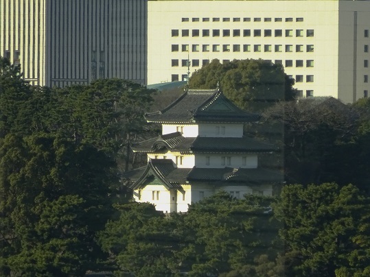 日比谷ミッドタウンから撮影した富士見三重櫓の画像です。